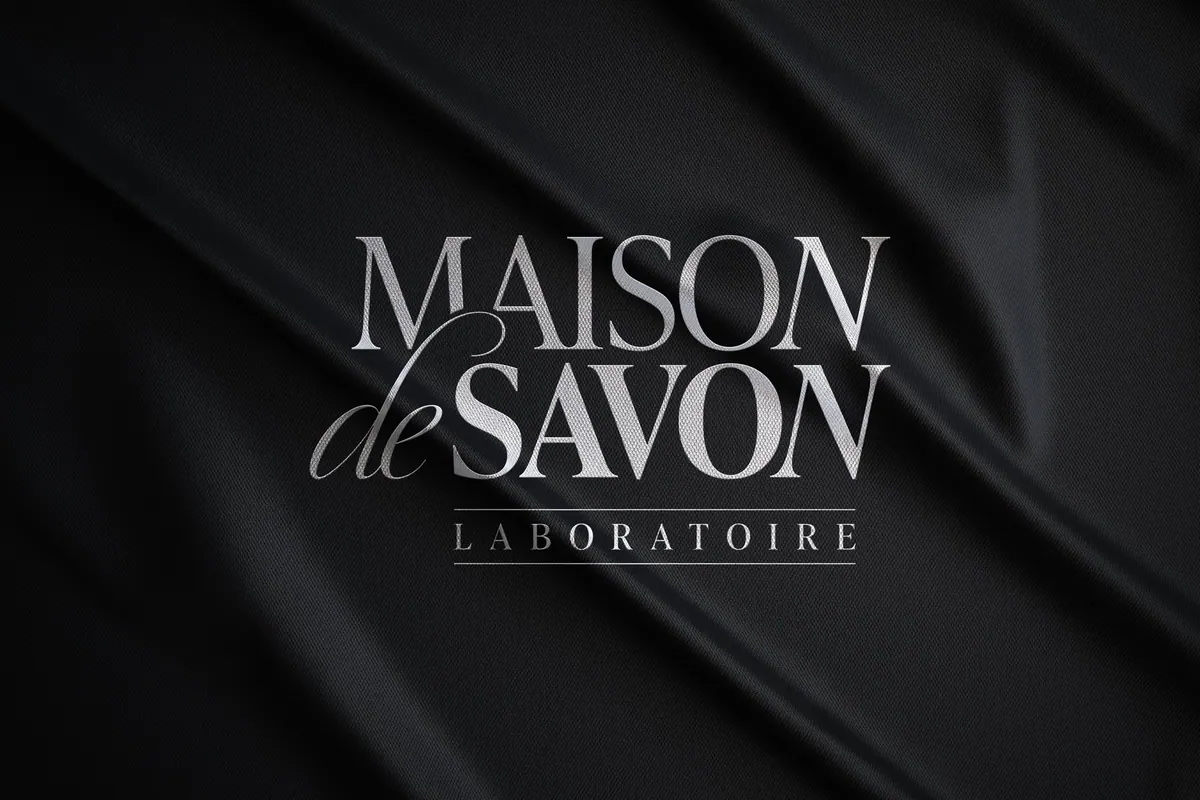 Λογότυπο Maison de Savon σε καλλιγραφικά γράμματα
